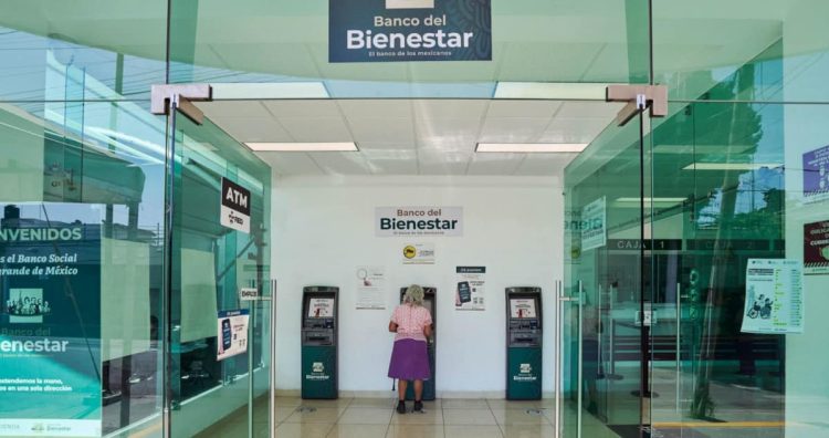 Hombres asaltan un banco del Bienestar en Puebla y se llevan casi un millón de pesos.