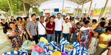Pancho Castillo convive con la niñez de colonias pululares de Tapachula