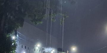 Canales de baja presión en interacción con inestabilidad atmosférica y la entrada de humedad del océano Pacífico deja lluvias fuertes en Tapachula.