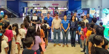 El Ayuntamiento de Tapachula, celebra a los niños y niñas con una función de Cine.