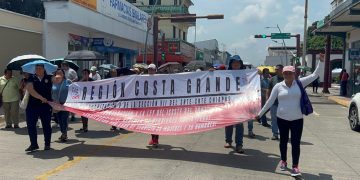Maestros marchan en Tapachula. Exigen  derogar la ley del ISSSTE 2007.