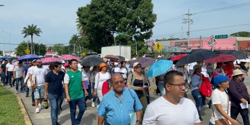 Maestros de la sección 40 marchan en Tapachula.