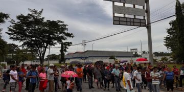 Padres de familia amenazan con bloquear cruce de mercancía hacia Centroamérica.